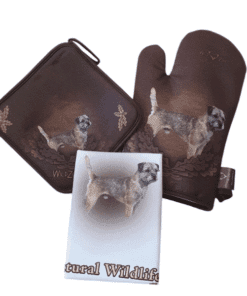Keuken set Border Terriër, Keuken set Labrador zwart, Keuken set Beagle, Keuken set Spaniël, Keuken set Teckel, Keuken set Heidewachtel, Keuken set Labrador blond, keukenhulpjes, ovenwant, pannenlap, ovenwant met print, pannenlap met print, wildzone, jacht cadeau jacht geschenk, honden cadeau, honden liefhebber, jagen, jacht, cadeau voor hem, cadeau voor haar,