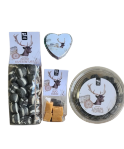 • Het complete **snoeppakket damhert fudge** met chocolade drop en salmiak als kant-en-klaar natuurcadeau bij Veertjeskadoshop